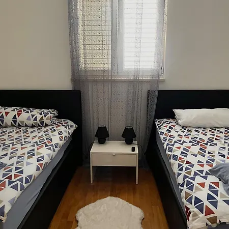 Apartment Lana Near The