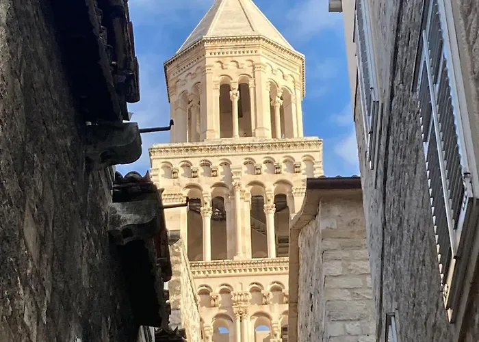 Lana Near The Сплит