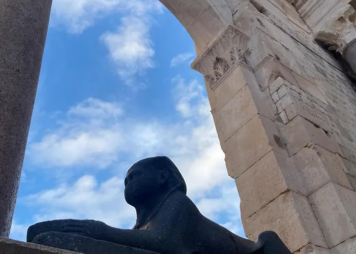 Lana Near The * Сплит