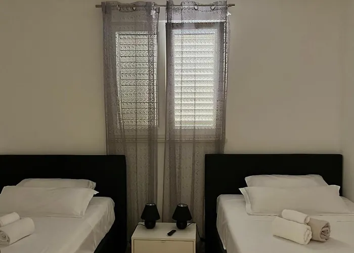 Lana Near The * Сплит